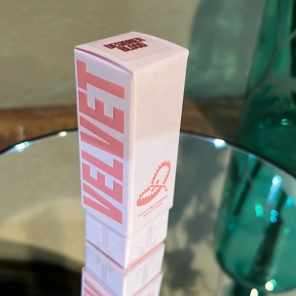 Jeffree Star Velvet Trap lipstick in color Designer Blood. New!